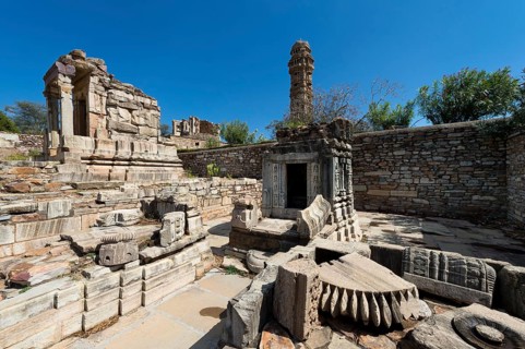 Temple ruins and Vijaya Stambha