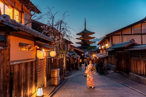 Woman in Kimono posing in an alley