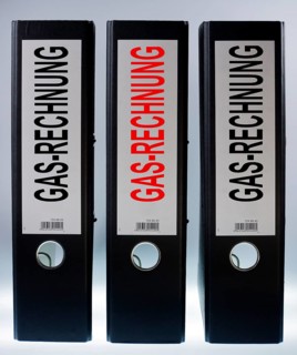 Three ring binders labeled Gasrechnung