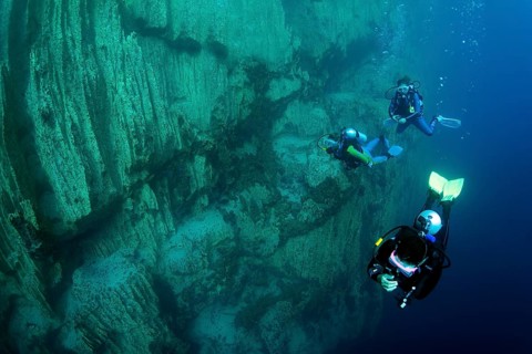 Scuba divers in Barracuda Lake