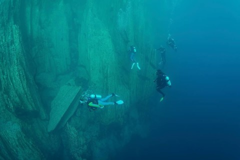 Scuba divers in Barracuda Lake
