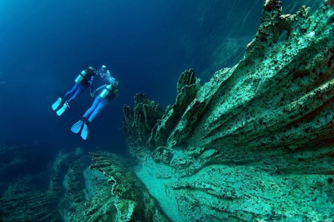 Scuba divers in Barracuda Lake