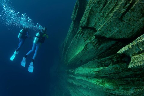 Scuba divers in Barracuda Lake