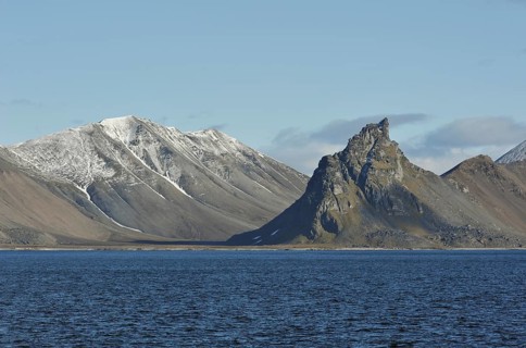 Mountain range on Forlandsundet