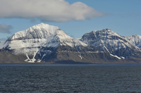 Mountain range on Forlandsundet