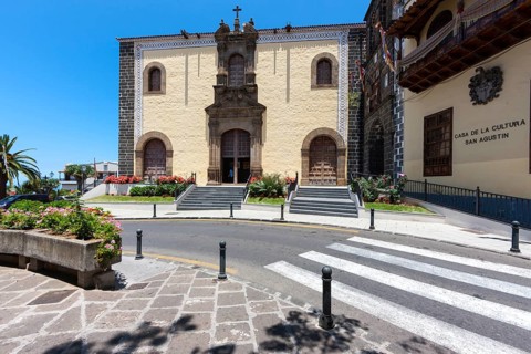 Church of San Agustin with the Casa de la Cultura San Agustin