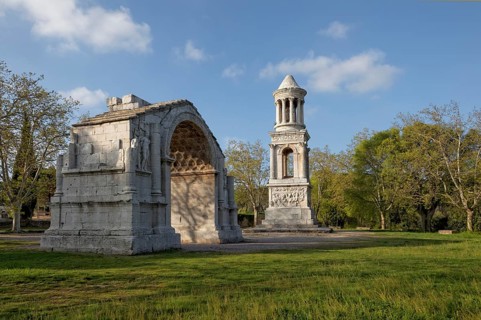 Roman triumphal arch and mausoleum on Via Domitiana