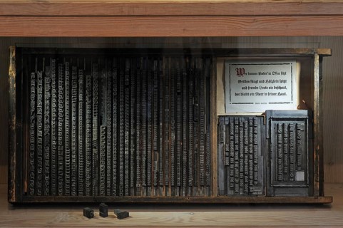 Old type cases with movable type