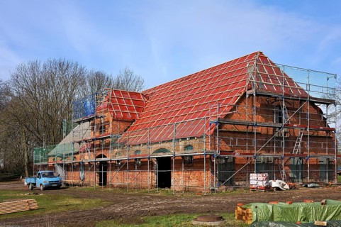 Complete roof renewal of a horse stable from 1918