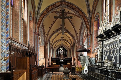 Vaulted ceiling with the altar in Guestrow Cathedral