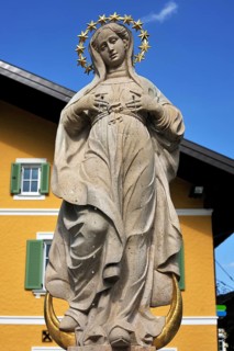 Two-faced sculpture