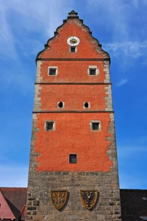 Upper part of the Woernitz Gate with the city and the national coat of arms