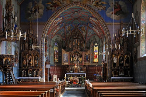 Chancel with the vaulted ceiling of the Parish Church of St. Pelagius