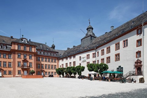 Castle square with the northern and central wings