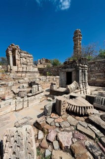 Temple ruins and Vijaya Stambha