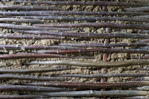 Wall construction made of woven hazel rods lined with clay