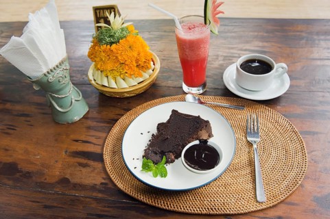 Chocolate cake and coffee