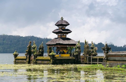 Pura Ulun Danu temple on Lake Bratan