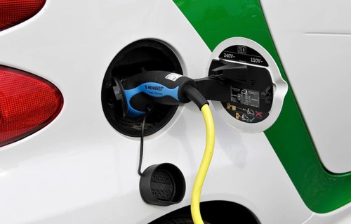 Fuel tank cap and plug of an electric Smart