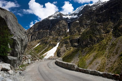 Alpine road to La Berarde