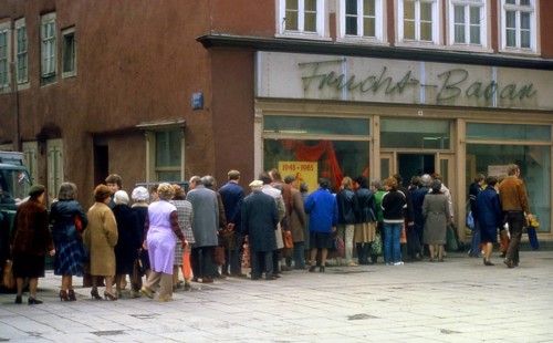 Queue in front of a grocery store