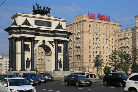 Triumphal arch at Park Pobedy