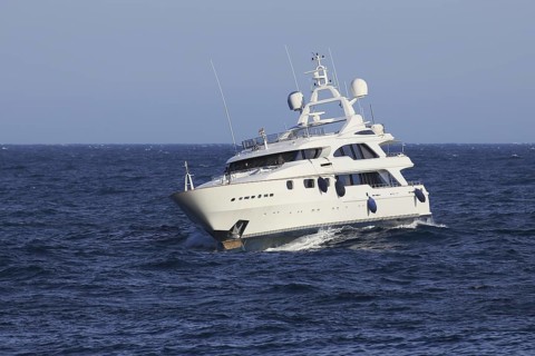 Motor yacht Taiba in choppy seas