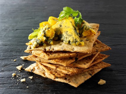 English Black Stick and blue cheese with crackers