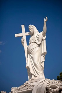 Statue on a grave in Cementerio Cristobal Colon