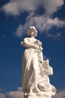 Statue on a grave in Cementerio Cristobal Colon