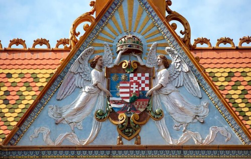 Zsolnay ornament on the Posta