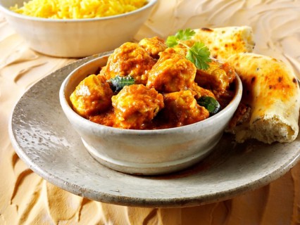 Chicken Madras with Pilau rice and Naan bread