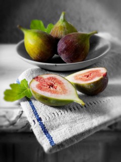 Fresh whole and cut figs