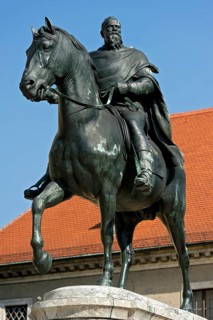 Bronze equestrian statue of Prince Regent Luitpolt by Adolf von Hildebrand and Theodor Georgii