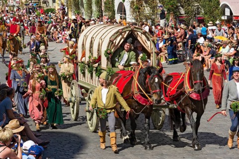 Horse-drawn covered wagon