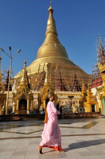 Buddhist nun in front of Shwedagon Pagoda