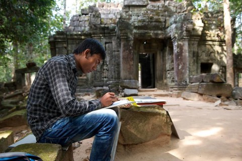 Young artist drawing pictures of Ta Som