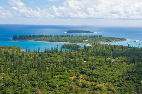 Overlooking the Ile des Pins