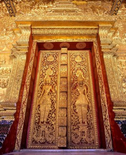 Gilded entrance doors of Wat Mai Temple