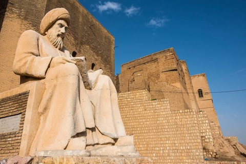 Statue of Mubarak Ben Ahmed Sharaf-Aldin in front of Qalat Hawler citadel