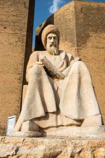 Statue of Mubarak Ben Ahmed Sharaf-Aldin in front of Qalat Hawler citadel