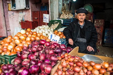 Vendor selling onions in the bazaar of Sulaymaniyah