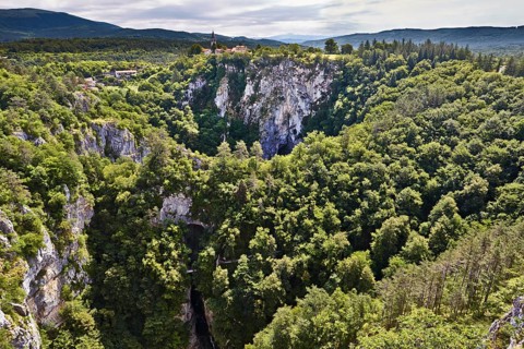Ponor or ravine
