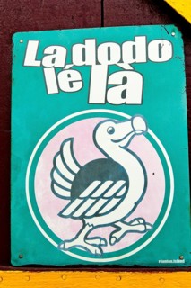 Advertising sign for a beer brand with the inscription 'La dodo le la'