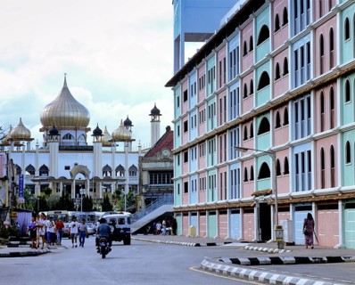 Street scene with the Mosque of Kuching
