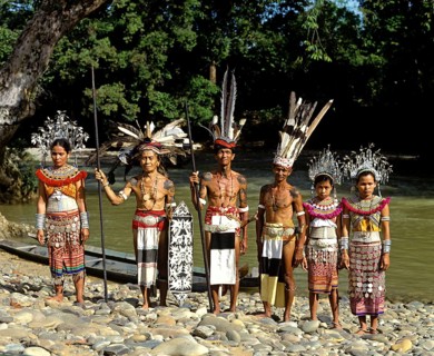 Head hunters of the ethnic group of the Iban people
