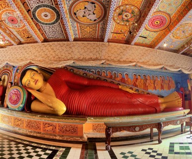 Reclining Buddha in Isurumuniya Rock Temple