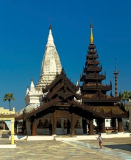 Courtyard of Shwezigon Pagoda