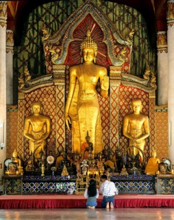 Visitors in front of the Golden Buddha of Wat Chedi Luang Temple