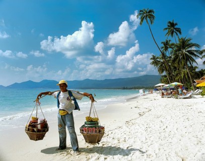 Beach vendors on Chaweng Beach